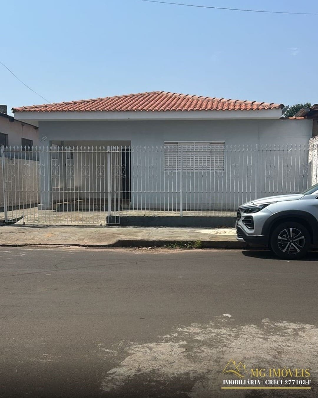 CASA COM EDÍCULA NO CENTRO